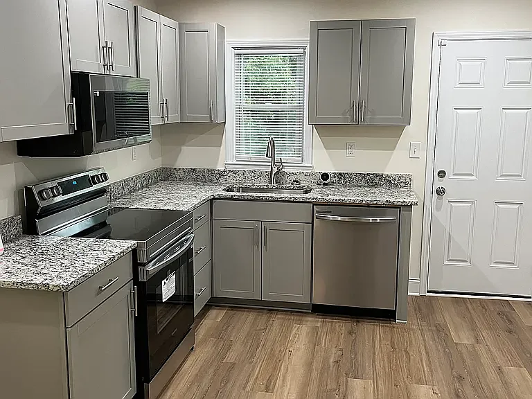 320 Camfield Ct SW — Photo 2