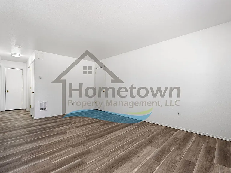 703 N Compton St — Photo 58