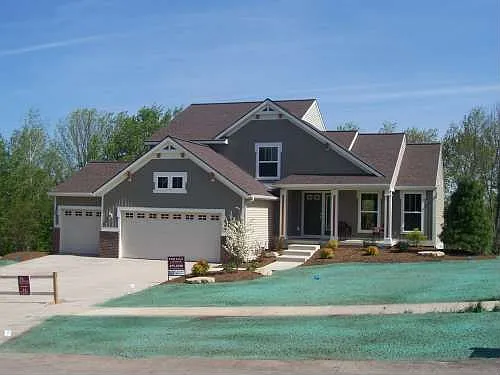 2895 N Saddle Ridge Ct NE photo 1