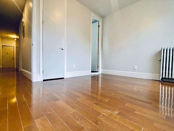 4th image of 238 Linden Blvd #D