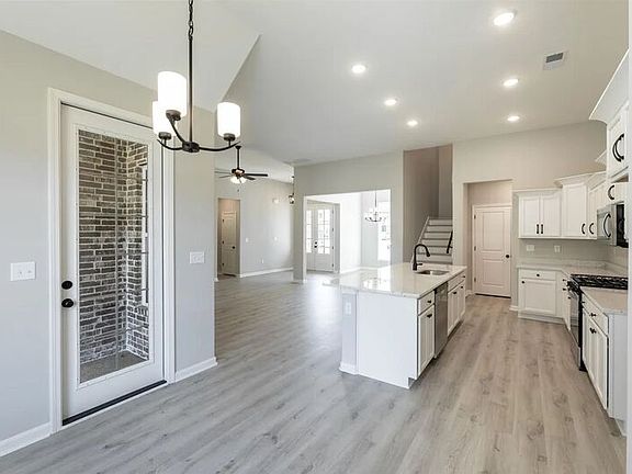 3rd image of 150 Valleyview Ln
