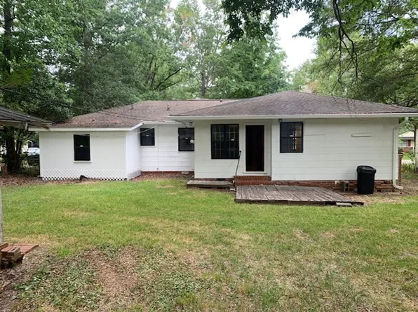 86 Meadowbrook Dr, West Point, MS 39773