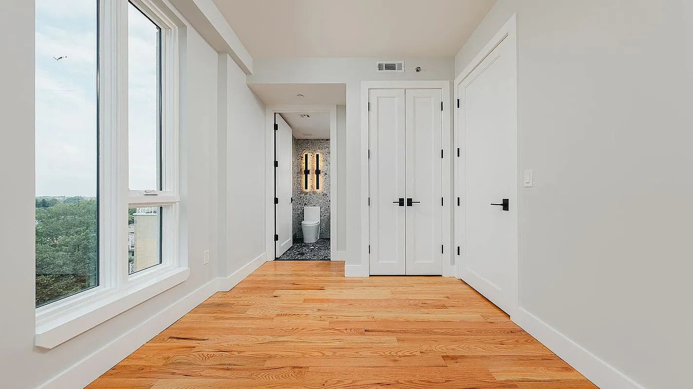 2112 Avenue P — Photo 3