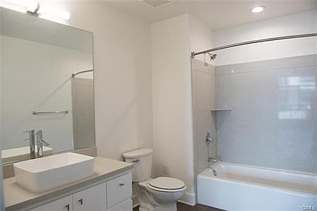5th image of 56 E Duarte Rd #319