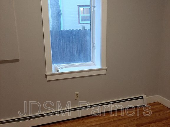 5th image of 1570 Detroit St APT 1