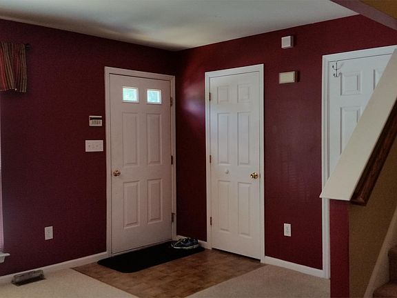 Living Room/Entry
