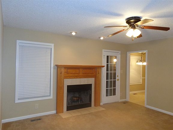 3rd image of 1027 Hedge Apple Dr