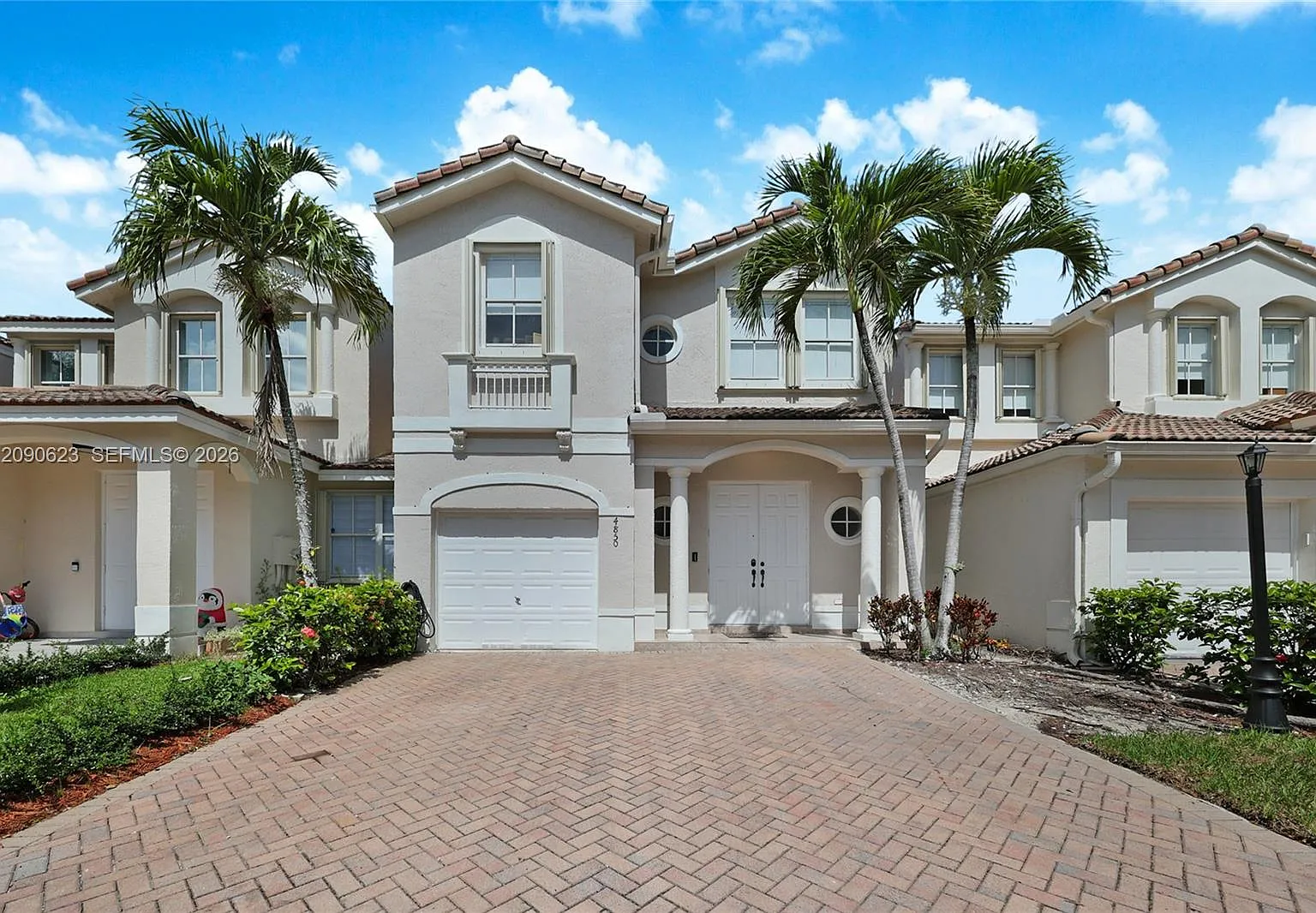 Savannah At Doral — Photo 1