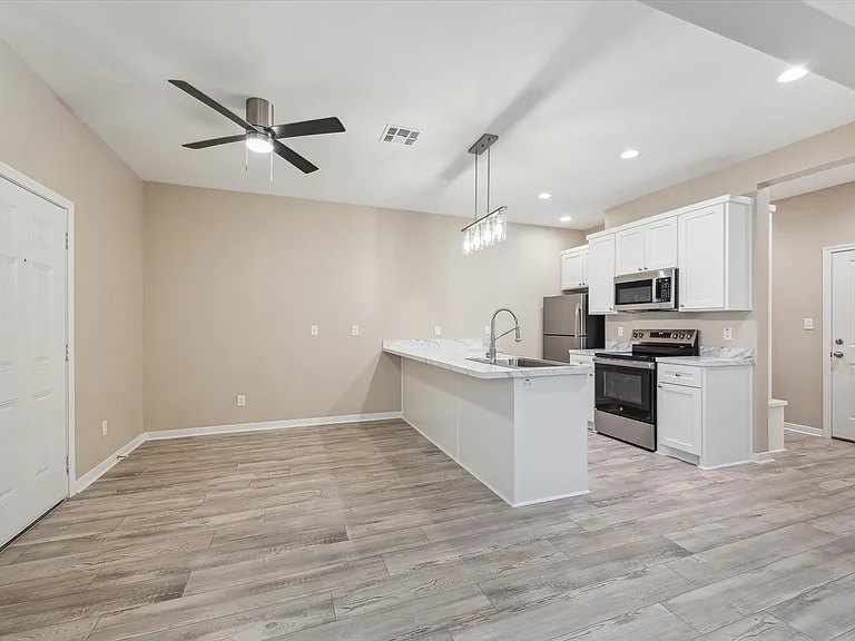 4834 Pine Ave #A — Photo 5