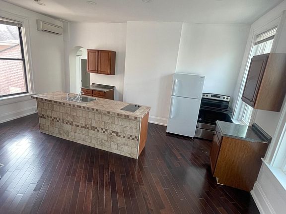5th image of 1013 E McMillan St #3