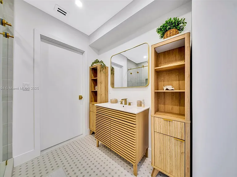 129 Nautilus Dr — Photo 5
