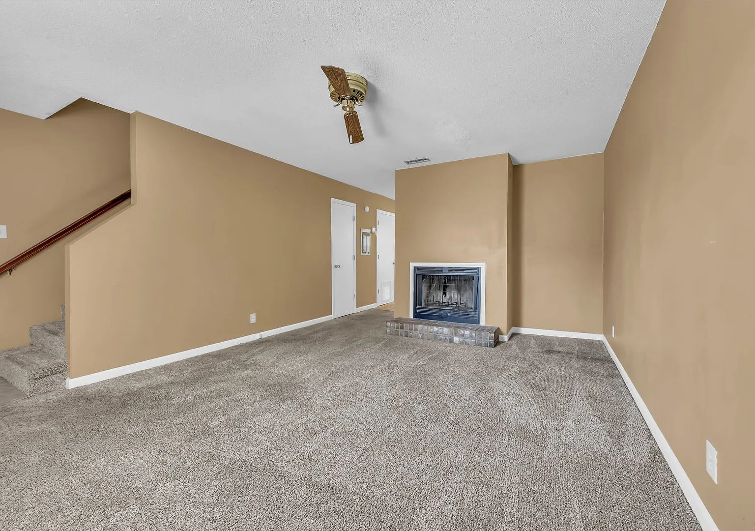 1661 Baltimore D - No App Fees — Photo 3