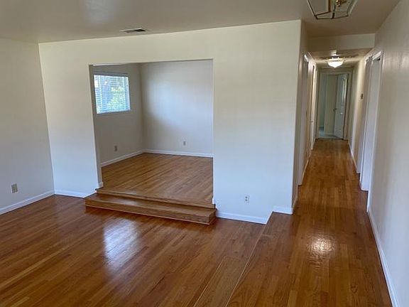 5th image of 3212 Catalina Ave