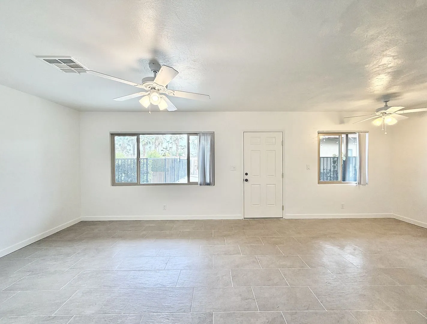 Available Now!! 1 Bedroom, 1 Bathroom Apartment In Palm Springs! — Photo 3