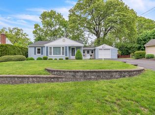 118 Woodlawn St, Chicopee, MA 01020