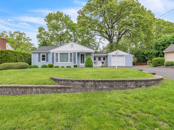 118 Woodlawn St, Chicopee, MA 01020