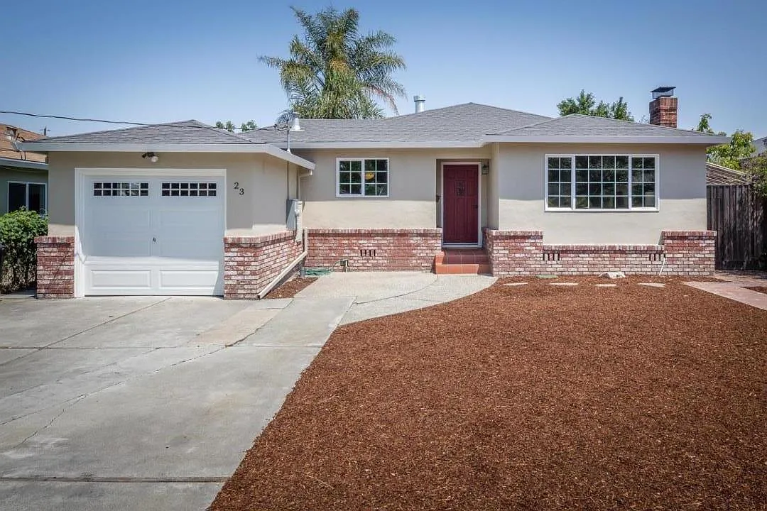 23 Burbank Ave photo 1
