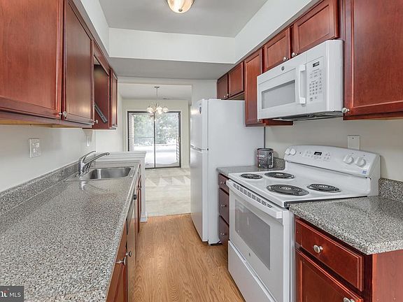 5th image of 307 Meadowview