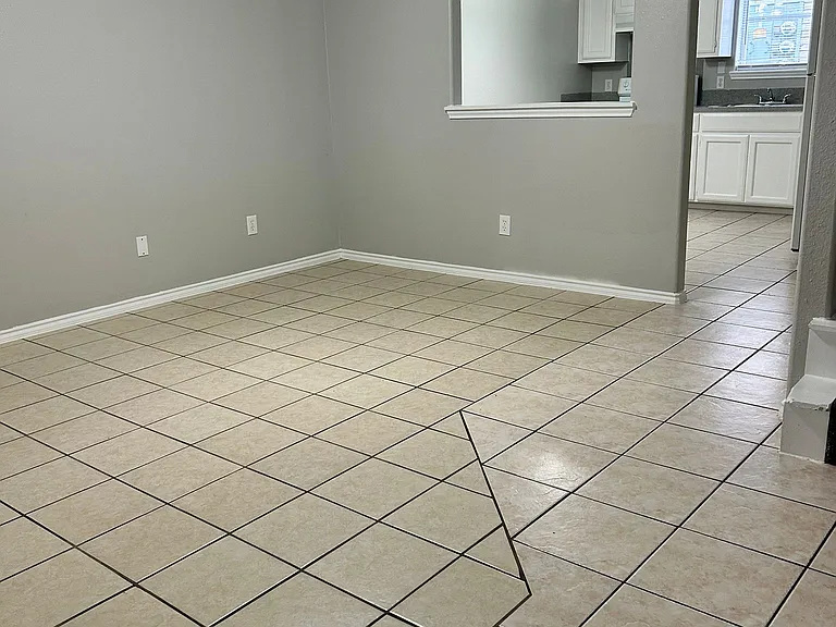 2308 W Elisa Ln #8 — Photo 1