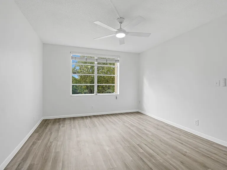 5335 NW 10th Ct #206 — Photo 10