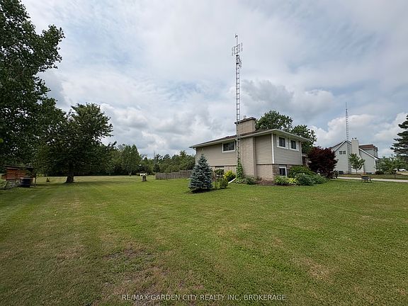3rd image of 147 Cairns Cres