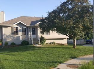 1011 NE 194th Ter, Smithville, MO 64089