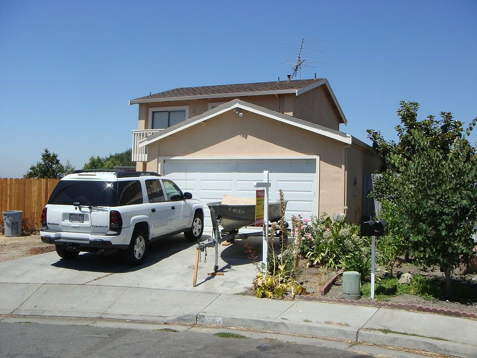 House located at the end of a cul-de-sac.