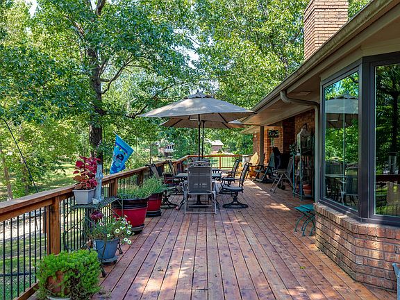 2nd image of 2933 Twin Cove Ln