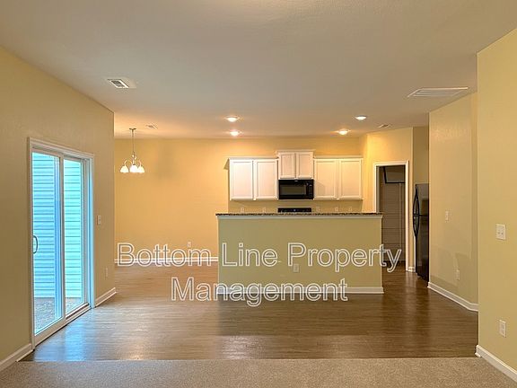 5th image of 1321 Waylon Ave