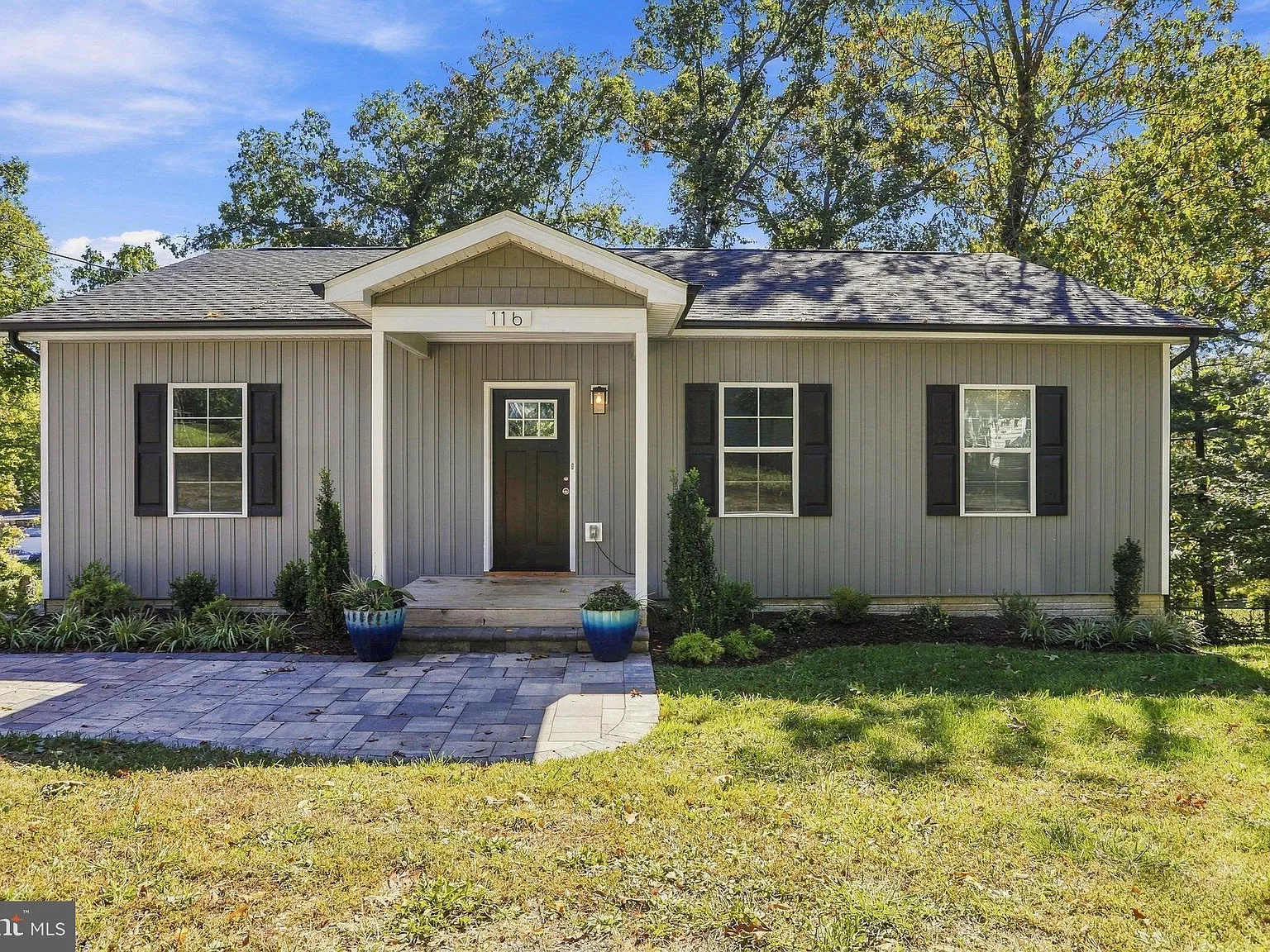 3 bed, 3.0 bath, 2115 sqft, $2,100 — Photo 1