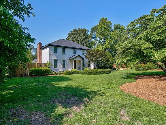 3rd image of 4 Long Meadow Ln