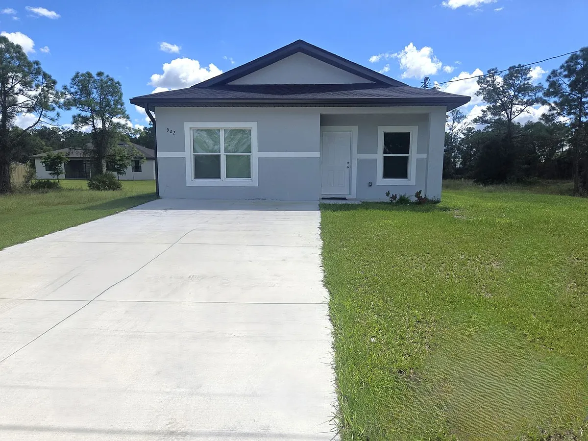 Photo 2 of 14 - 922 Barcelona St E - Lehigh Acres, FL Building Photo - 922 Barcelona St E