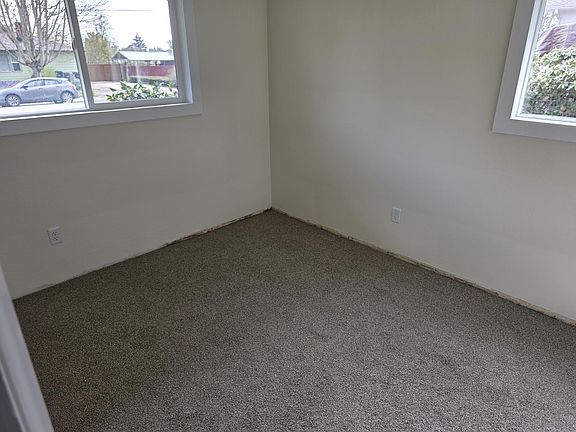 5th image of 488 College St S