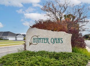 617 Hunter Oaks BOULEVARD #B, Watertown, WI