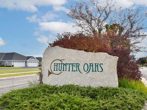 617 Hunter Oaks BOULEVARD #B, Watertown, WI 53094