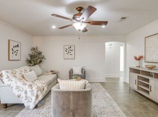 7036 Crabtree Ln, North Richland Hills, TX 76182