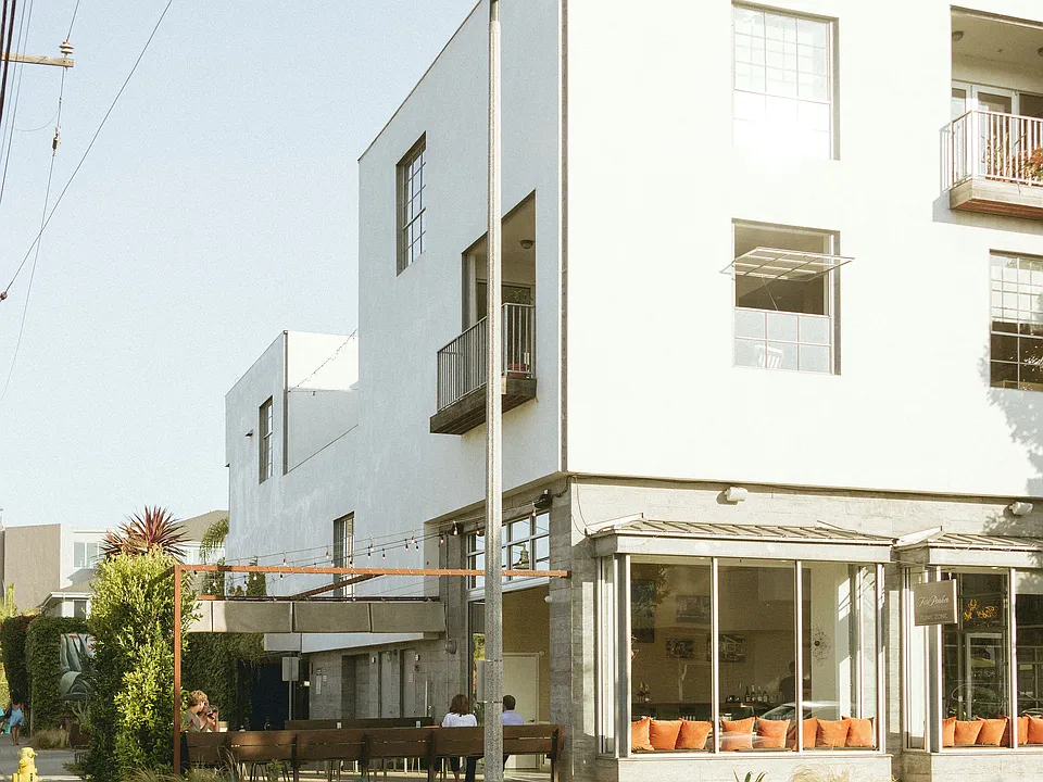 116 E Yanonali St