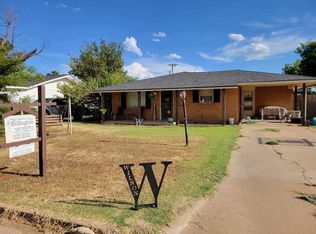 813 W Spruce St, Lockney, TX 79241
