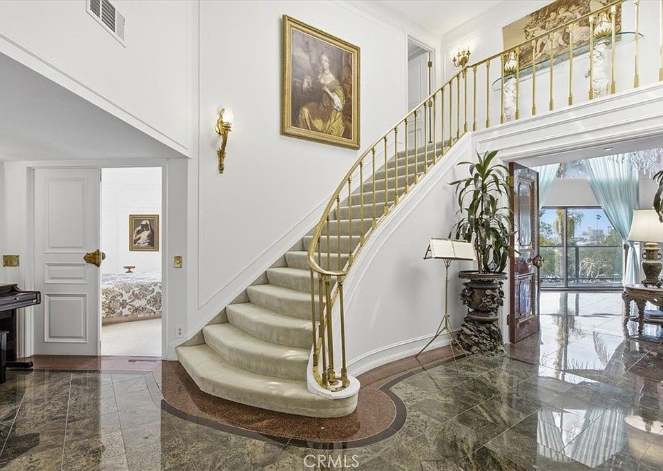 1st image of 420 Esplanade APT 7