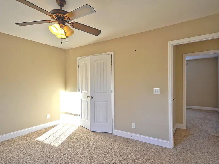 446 Cyprus Ct — Photo 31