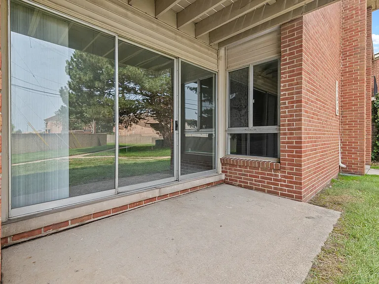 Macomb Manor - Roseville, MI — Photo 23