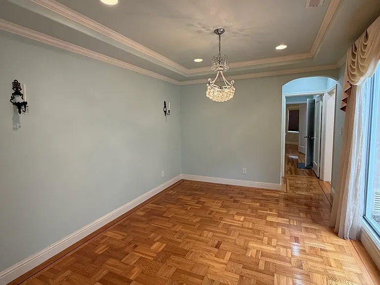 610 Prague St — Photo 7