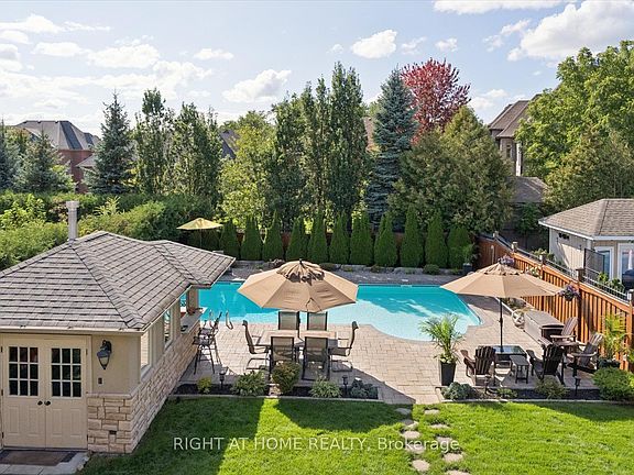 3rd image of 12 Roderick Ct