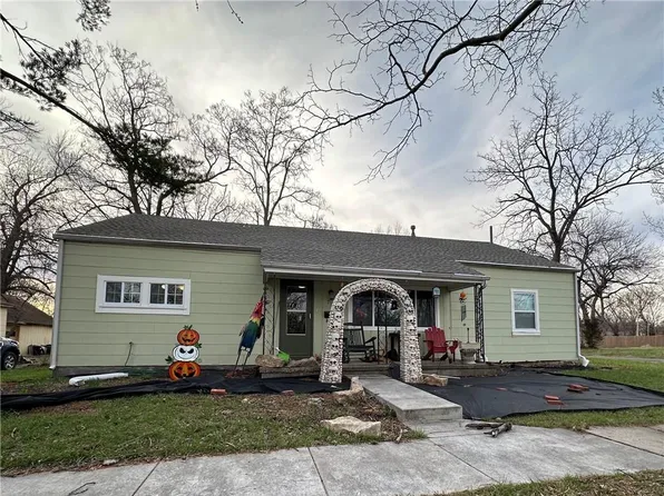 736 N Sycamore St, Ottawa, KS 66067