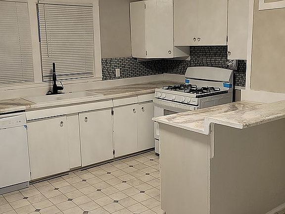 Kitchen with gas appliances