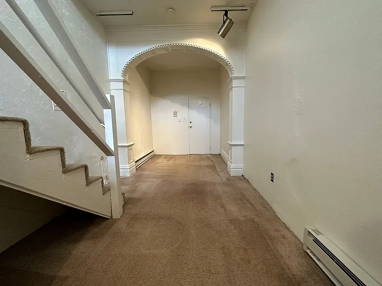 366 S Negley Ave — Photo 3