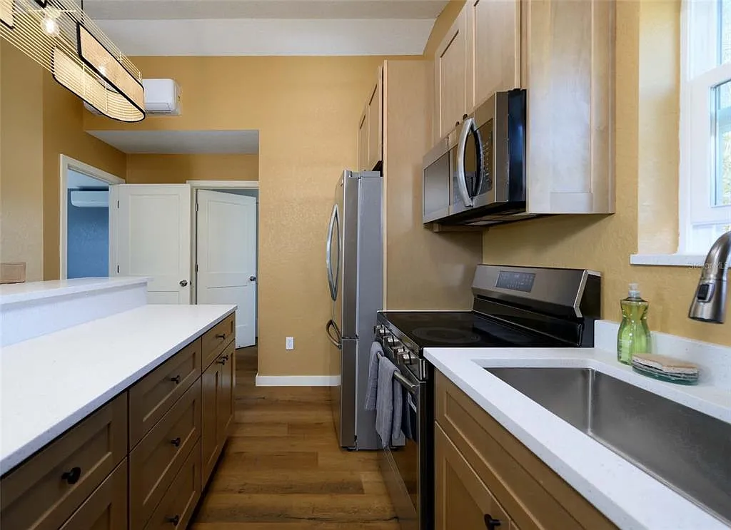 1 bed, 1.0 bath, 484 sqft, $1,850 — Photo 2