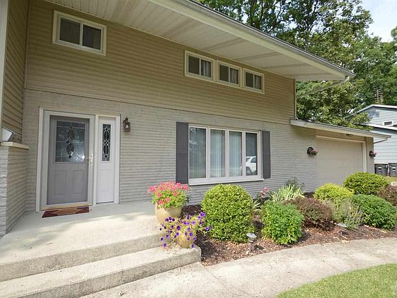 3rd image of 4521 Highwood Dr