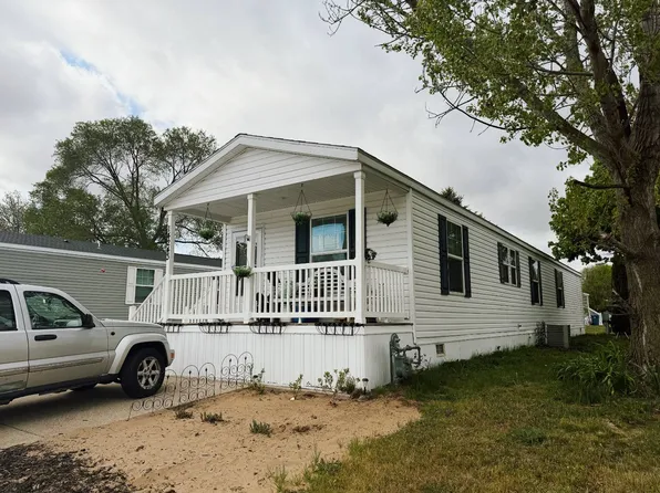14243 Bogie Ln, West Olive, MI 49460