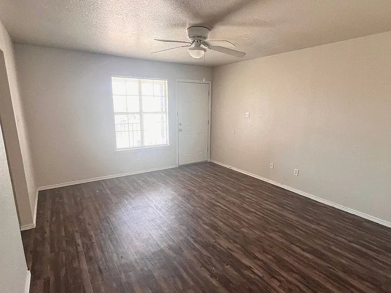 1312 Dugger Cir #C — Photo 7